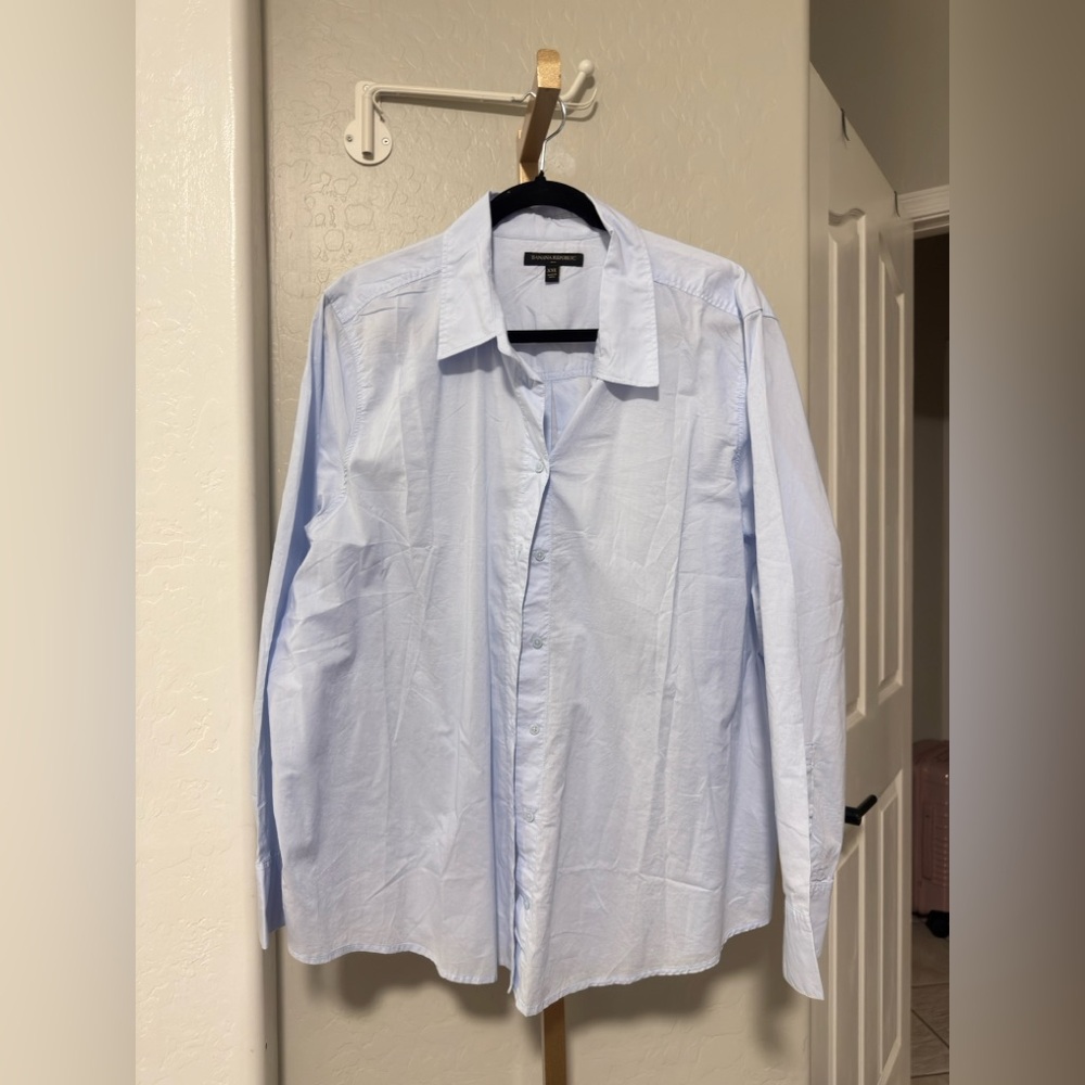 NWOT Banana Republic Light Blue Casual Button Down Shirt